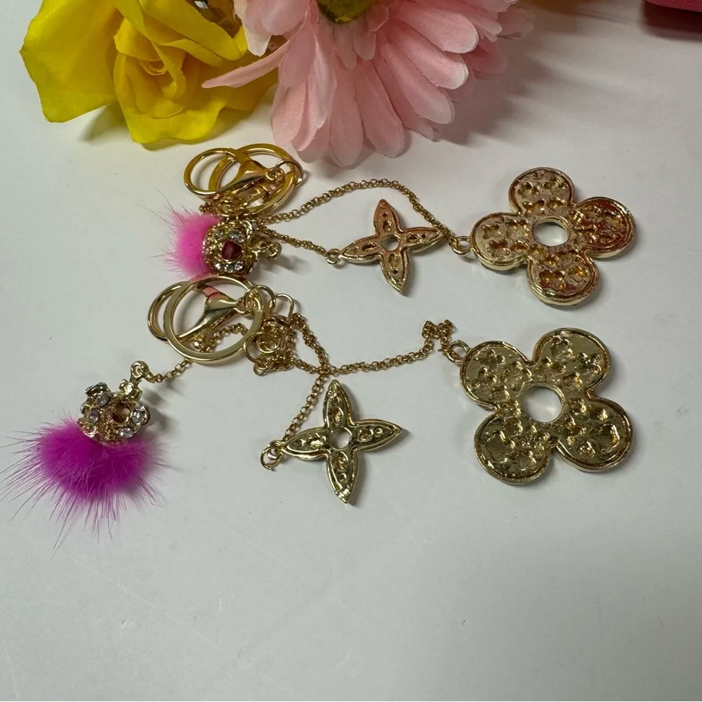 👑8HR PRICE! CRYSTAL FLEUR & CLOVER BAG CHARM